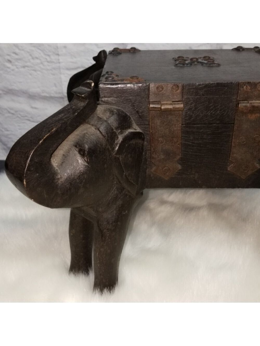 Wooden handcarved Elephant Head decorative box - Picture 6 of 8